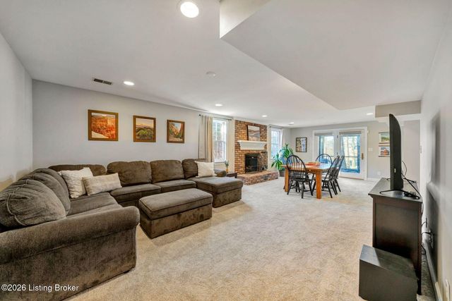 839 Lake Forest Pkwy, Louisville, KY 40245