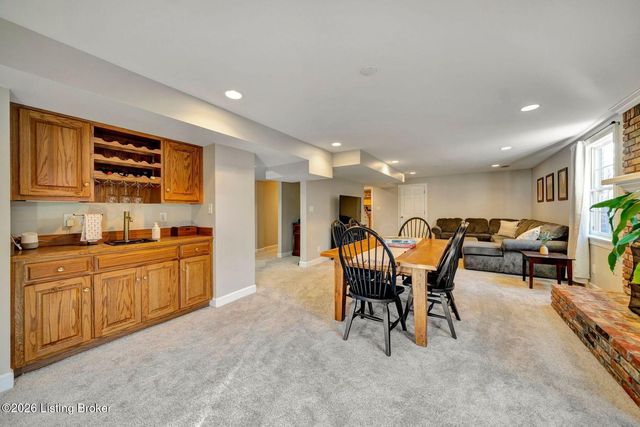 839 Lake Forest Pkwy, Louisville, KY 40245