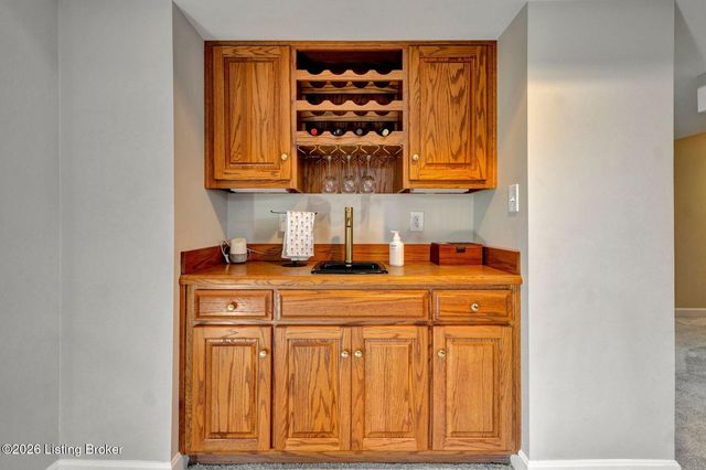 839 Lake Forest Pkwy, Louisville, KY 40245