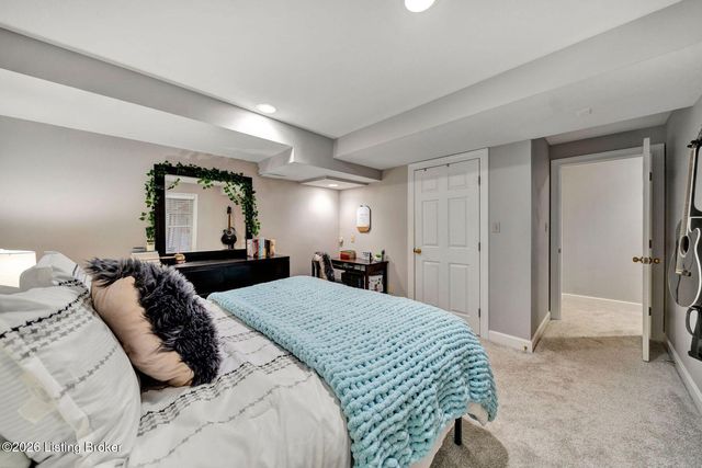 839 Lake Forest Pkwy, Louisville, KY 40245