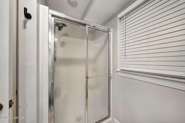 839 Lake Forest Pkwy, Louisville, KY 40245