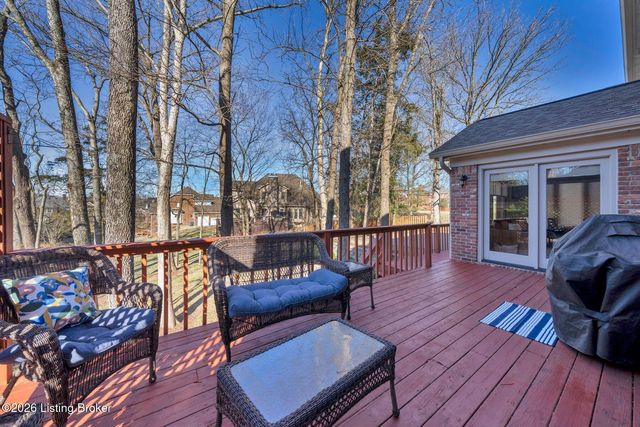 839 Lake Forest Pkwy, Louisville, KY 40245