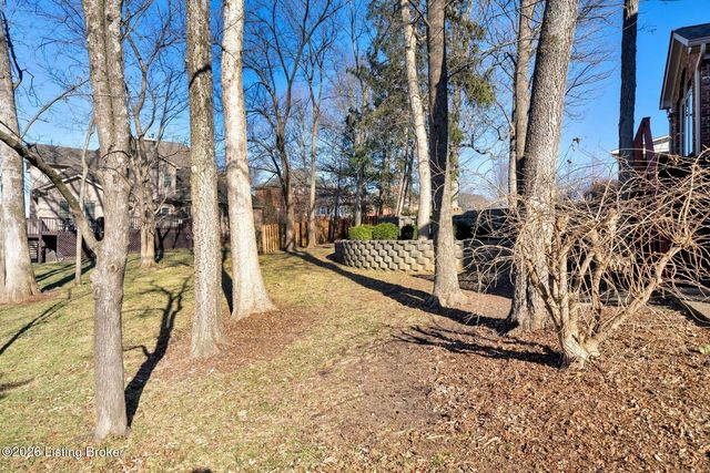 839 Lake Forest Pkwy, Louisville, KY 40245