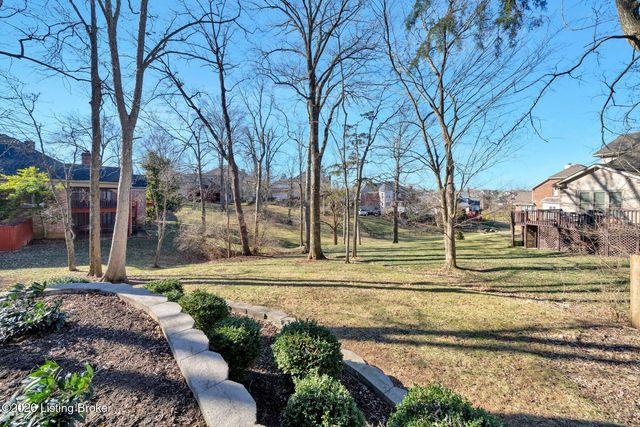 839 Lake Forest Pkwy, Louisville, KY 40245