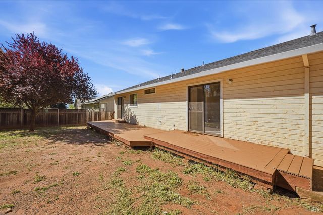 19176 Stonegate Rd, Hidden Valley Lake, CA 95467