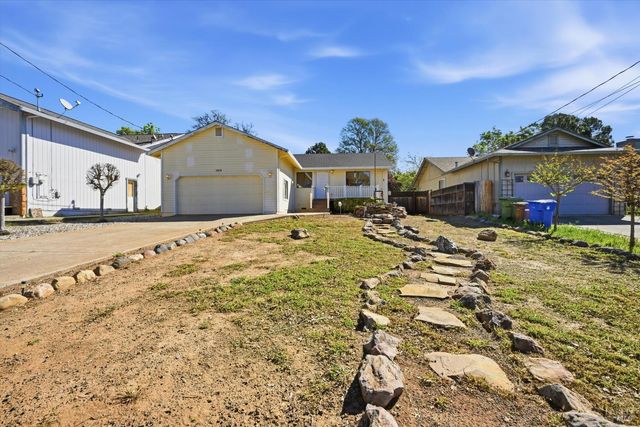 19176 Stonegate Rd, Hidden Valley Lake, CA 95467