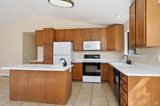 19176 Stonegate Rd, Hidden Valley Lake, CA 95467