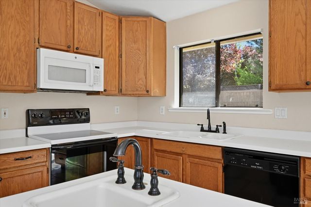 19176 Stonegate Rd, Hidden Valley Lake, CA 95467