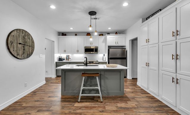 466 S. Forest Lake Dr., Longview, TX 75605