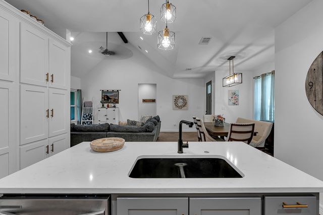 466 S. Forest Lake Dr., Longview, TX 75605