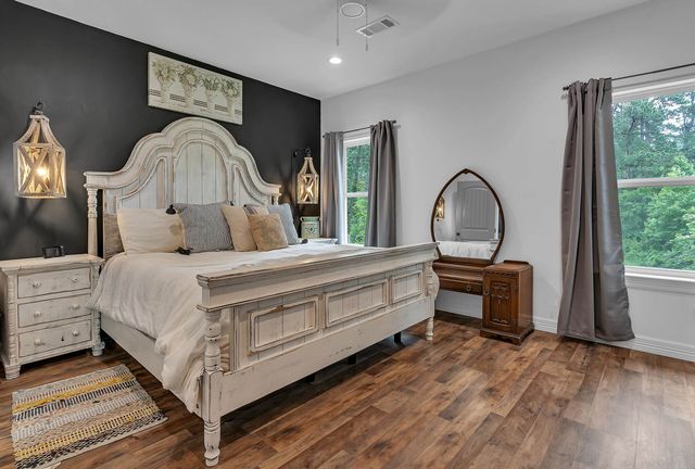 466 S. Forest Lake Dr., Longview, TX 75605