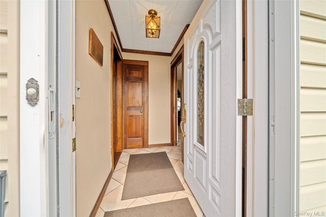 41 Winter Lane, Hicksville, NY 11801