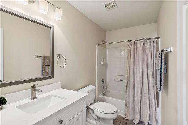 1823 S Fallbrook Drive, Round Lake, IL 60073
