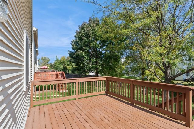 1823 S Fallbrook Drive, Round Lake, IL 60073