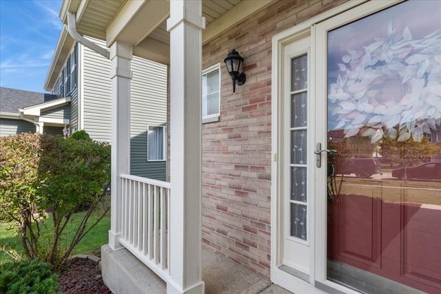 1823 S Fallbrook Drive, Round Lake, IL 60073