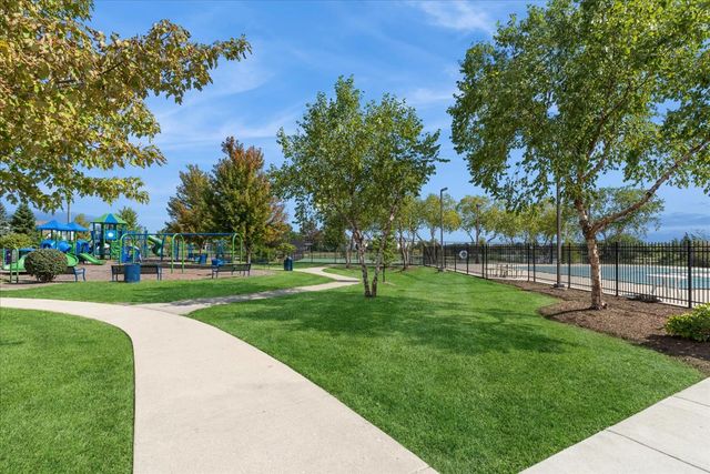 1823 S Fallbrook Drive, Round Lake, IL 60073