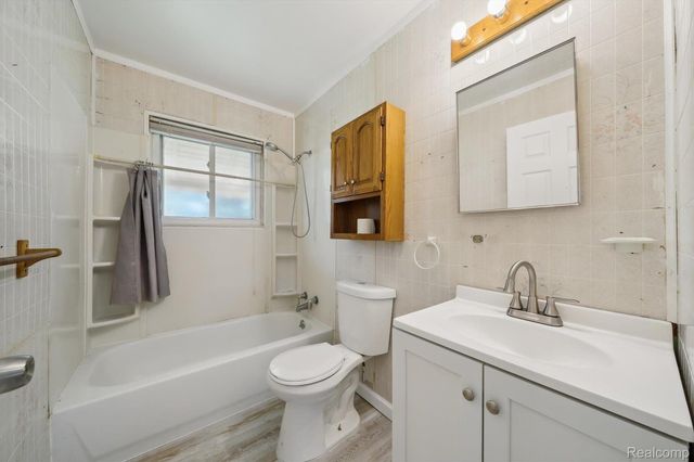 26615 Thomas Street, Warren, MI 48091