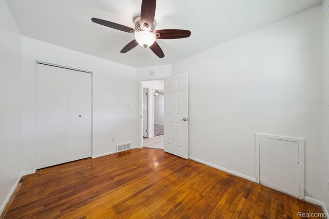 26615 Thomas Street, Warren, MI 48091