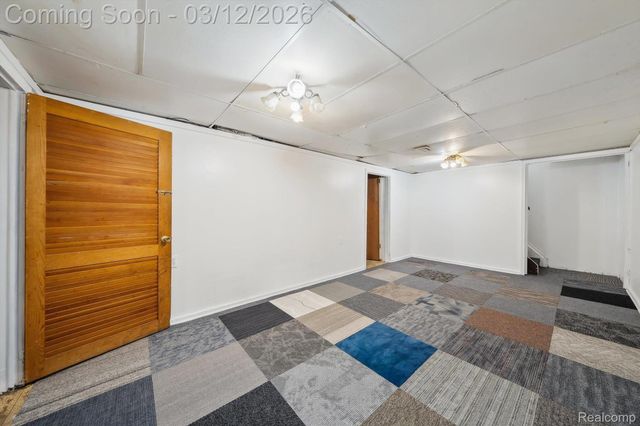 26615 Thomas Street, Warren, MI 48091