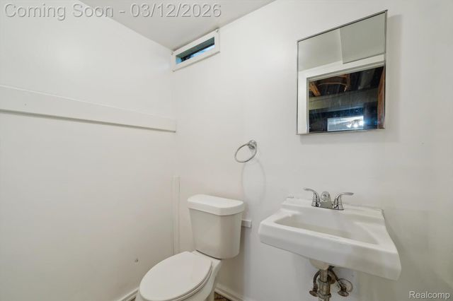 26615 Thomas Street, Warren, MI 48091