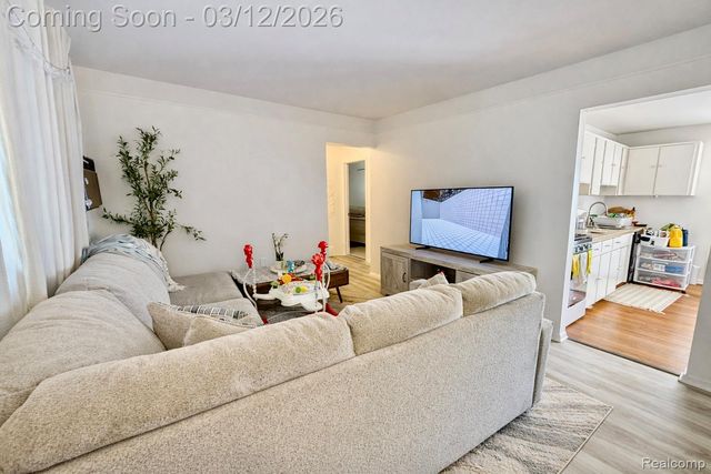 26615 Thomas Street, Warren, MI 48091