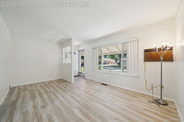 26615 Thomas Street, Warren, MI 48091