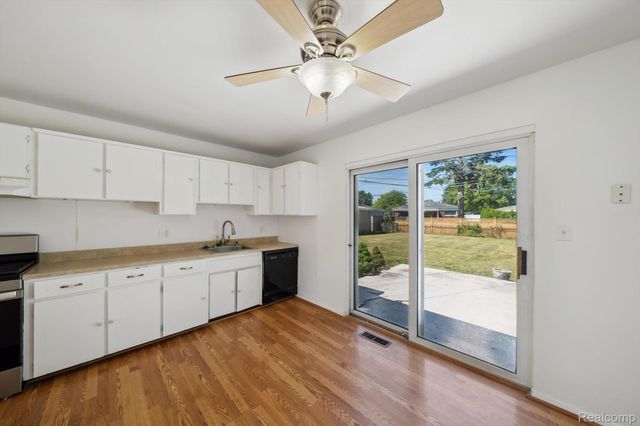 26615 Thomas Street, Warren, MI 48091