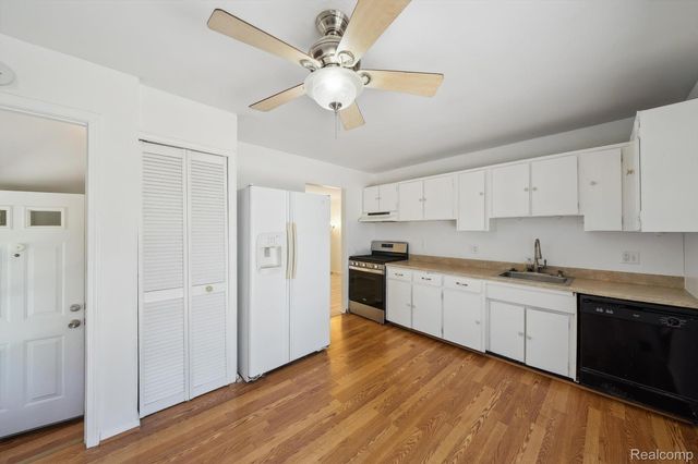 26615 Thomas Street, Warren, MI 48091