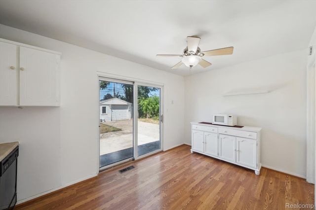 26615 Thomas Street, Warren, MI 48091