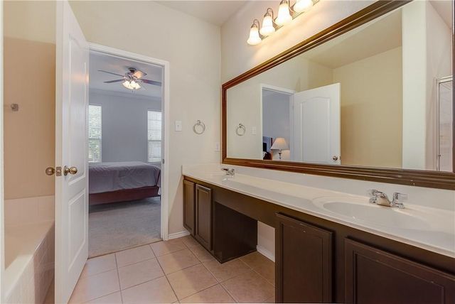 940 Appalachian Lane, Savannah, TX 76227