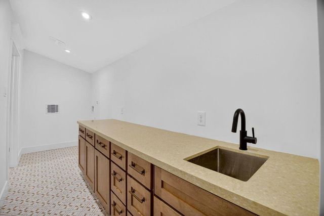 305 E 5th Street, Houston, TX 77007