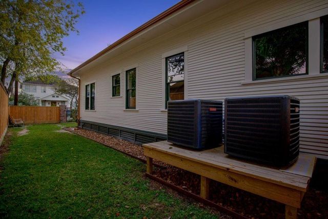 305 E 5th Street, Houston, TX 77007