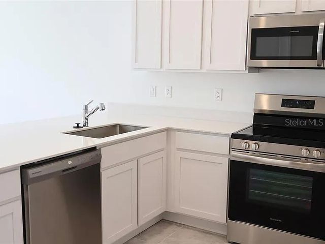 2452 SKYLINE LOOP, Kissimmee, FL 34758