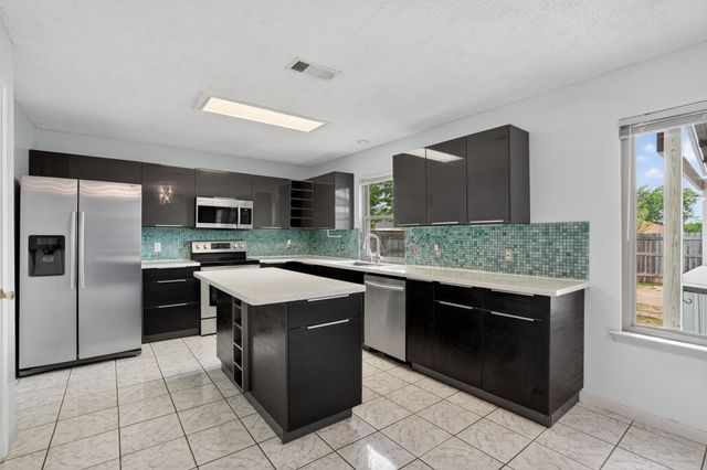 8524 Gatlinburg Drive, Fort Worth, TX 76123