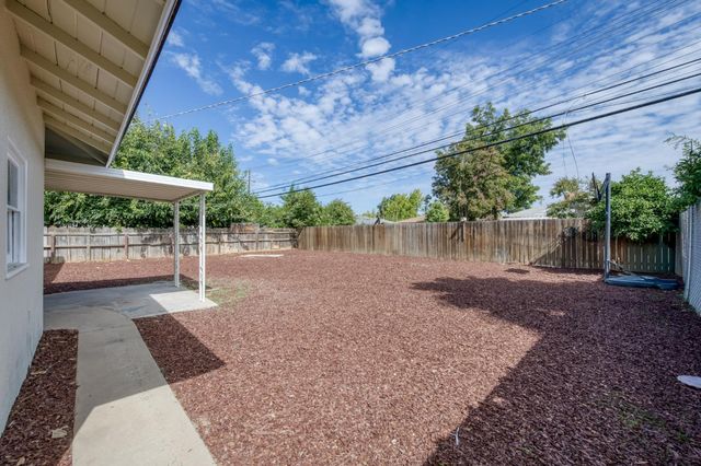 4044 N Crystal Avenue, Fresno, CA 93705