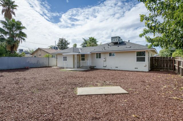 4044 N Crystal Avenue, Fresno, CA 93705