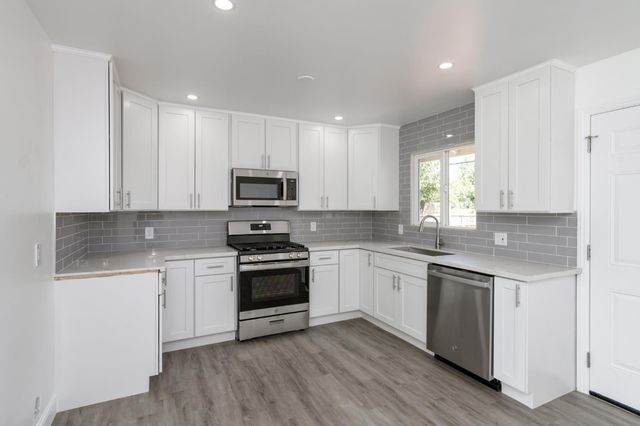 4044 N Crystal Avenue, Fresno, CA 93705