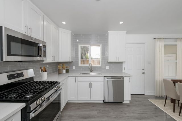 4044 N Crystal Avenue, Fresno, CA 93705