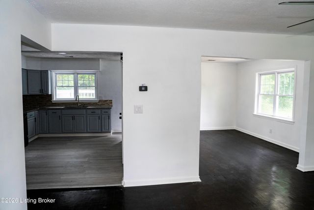 408 Evergreen Rd, Louisville, KY 40223