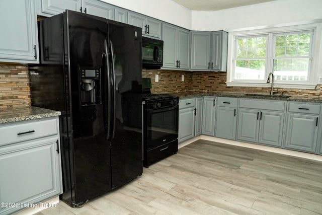 408 Evergreen Rd, Louisville, KY 40223