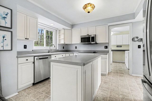 15698 Oakhill Court, Livonia City, MI 48154