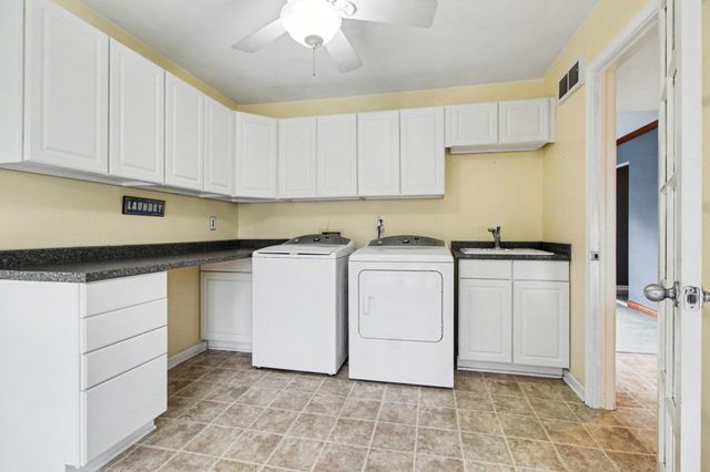 15698 Oakhill Court, Livonia City, MI 48154