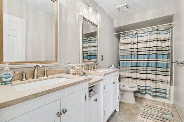 15698 Oakhill Court, Livonia City, MI 48154