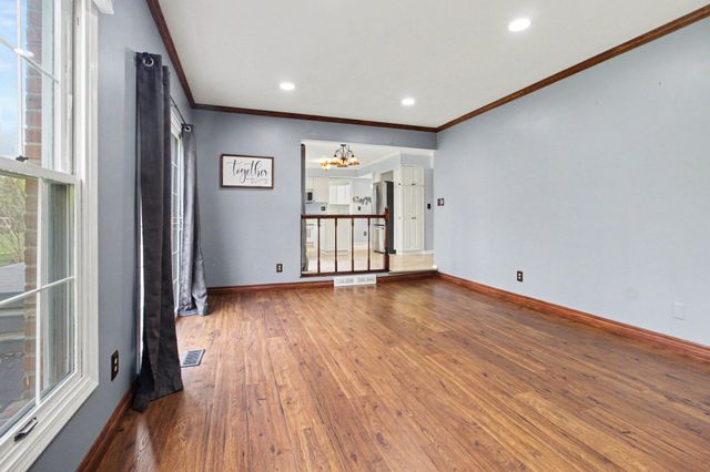 15698 Oakhill Court, Livonia City, MI 48154