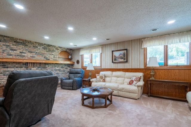 747 5th Avenue NW, Valley City, ND 58072