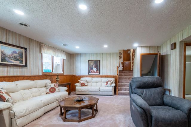 747 5th Avenue NW, Valley City, ND 58072