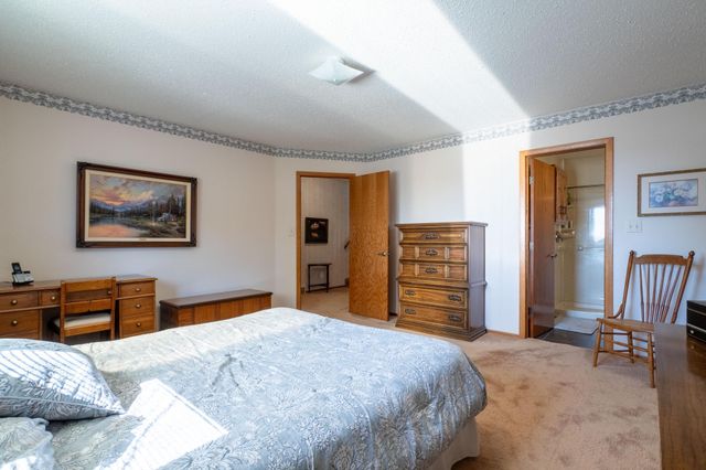 747 5th Avenue NW, Valley City, ND 58072