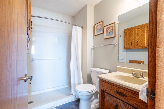 747 5th Avenue NW, Valley City, ND 58072