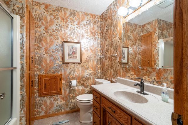 747 5th Avenue NW, Valley City, ND 58072