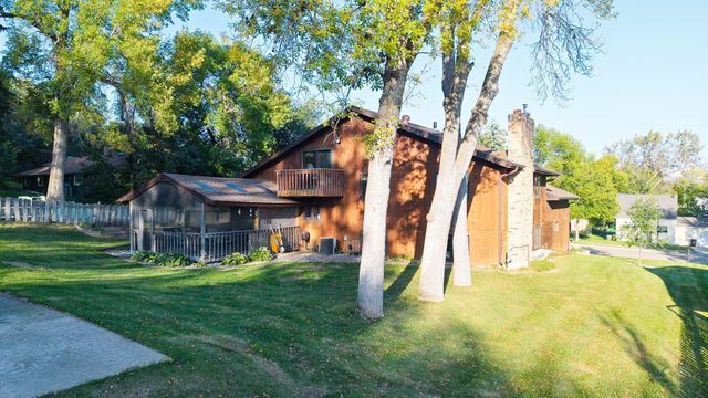747 5th Avenue NW, Valley City, ND 58072